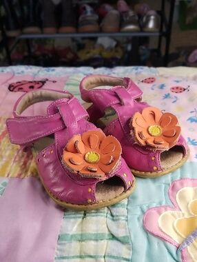 Livie & Luca Pink Leather Sandals with Orange Flowers Size 8 Peep toe Blooms
